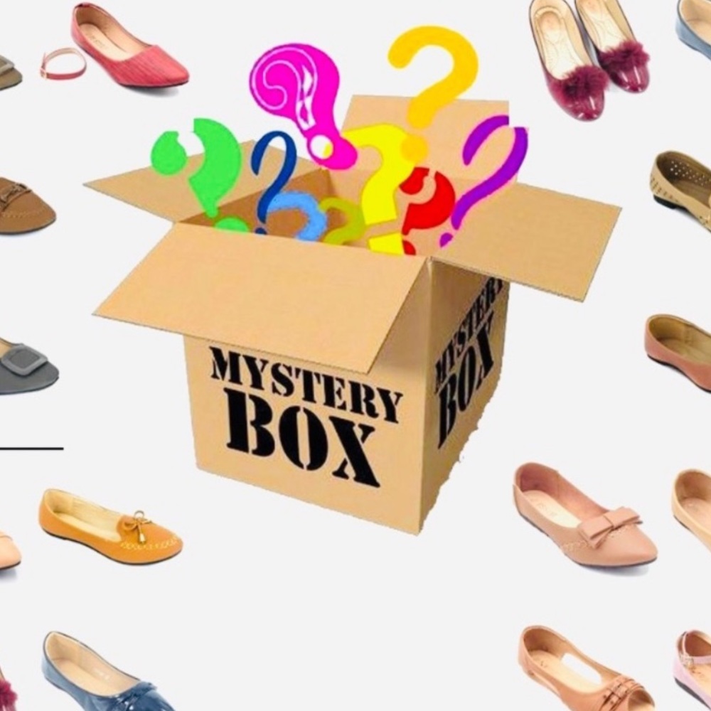 MYSTERY BOX OF SLIGHTLY USED FOOTWEAR SIZE 10,9,8.5 & 8.